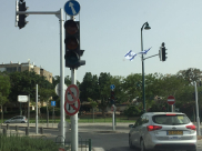 صور: انقطاع التيار الكهربائي يتسبب بوقف عدد من الاشارات المرورية في يافا